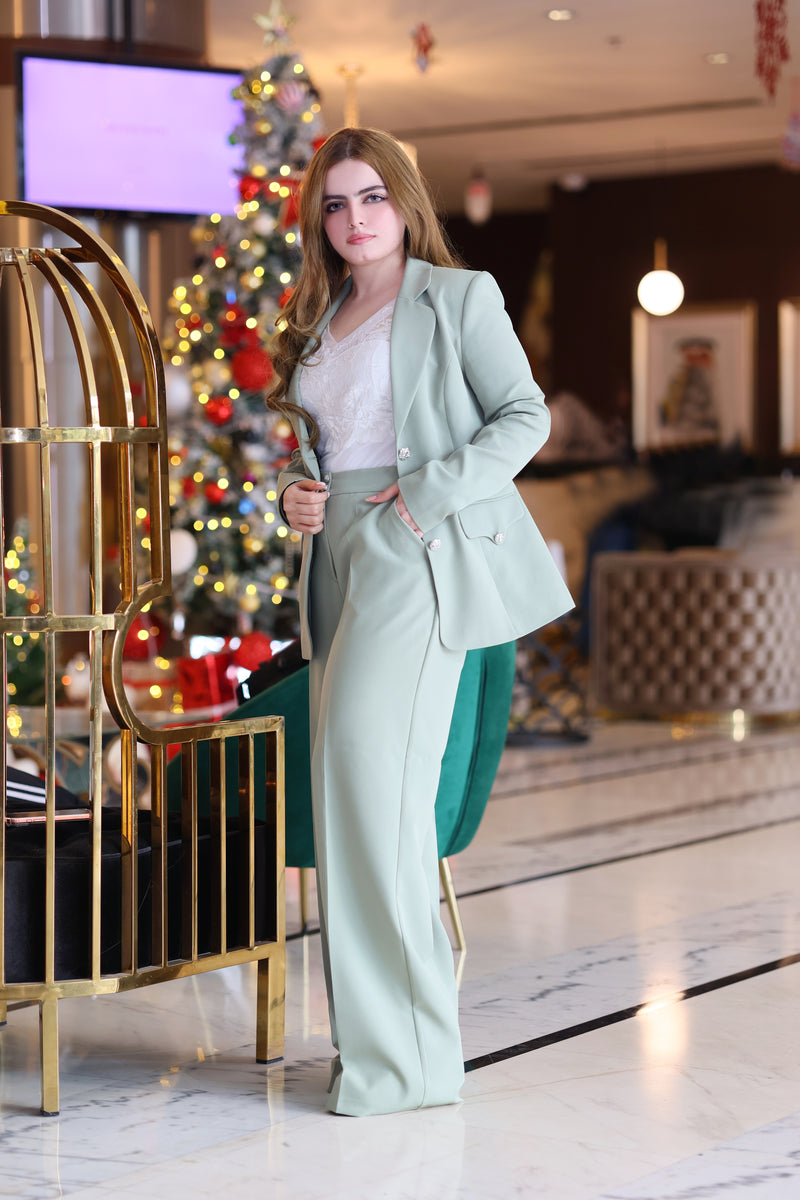 Stylish Green Women’s Suit – Modern Workwear & Events